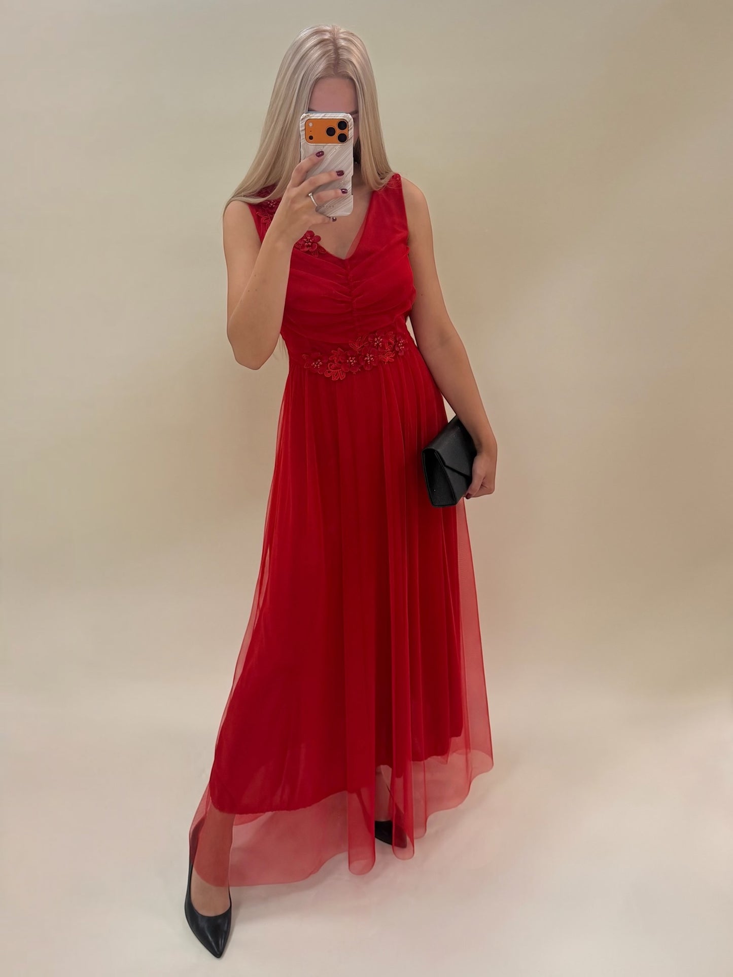 Raudona elegantiška suknelė
