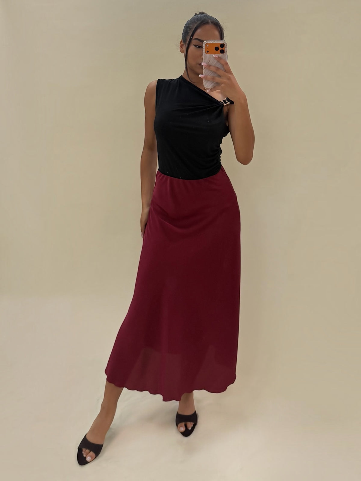 Elegantiškas bordo spalvos midi sijonas