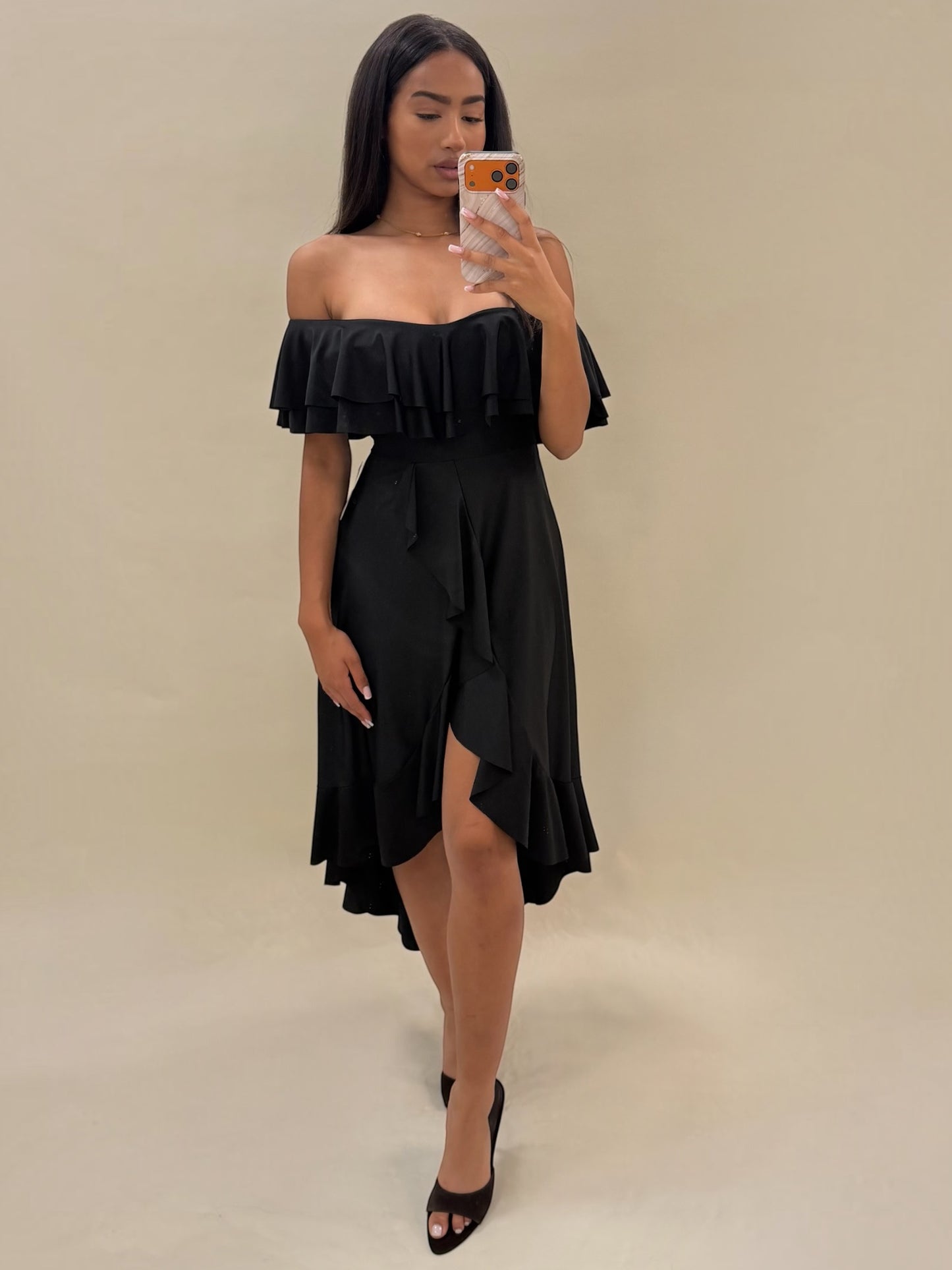 Juoda elegantiška suknelė