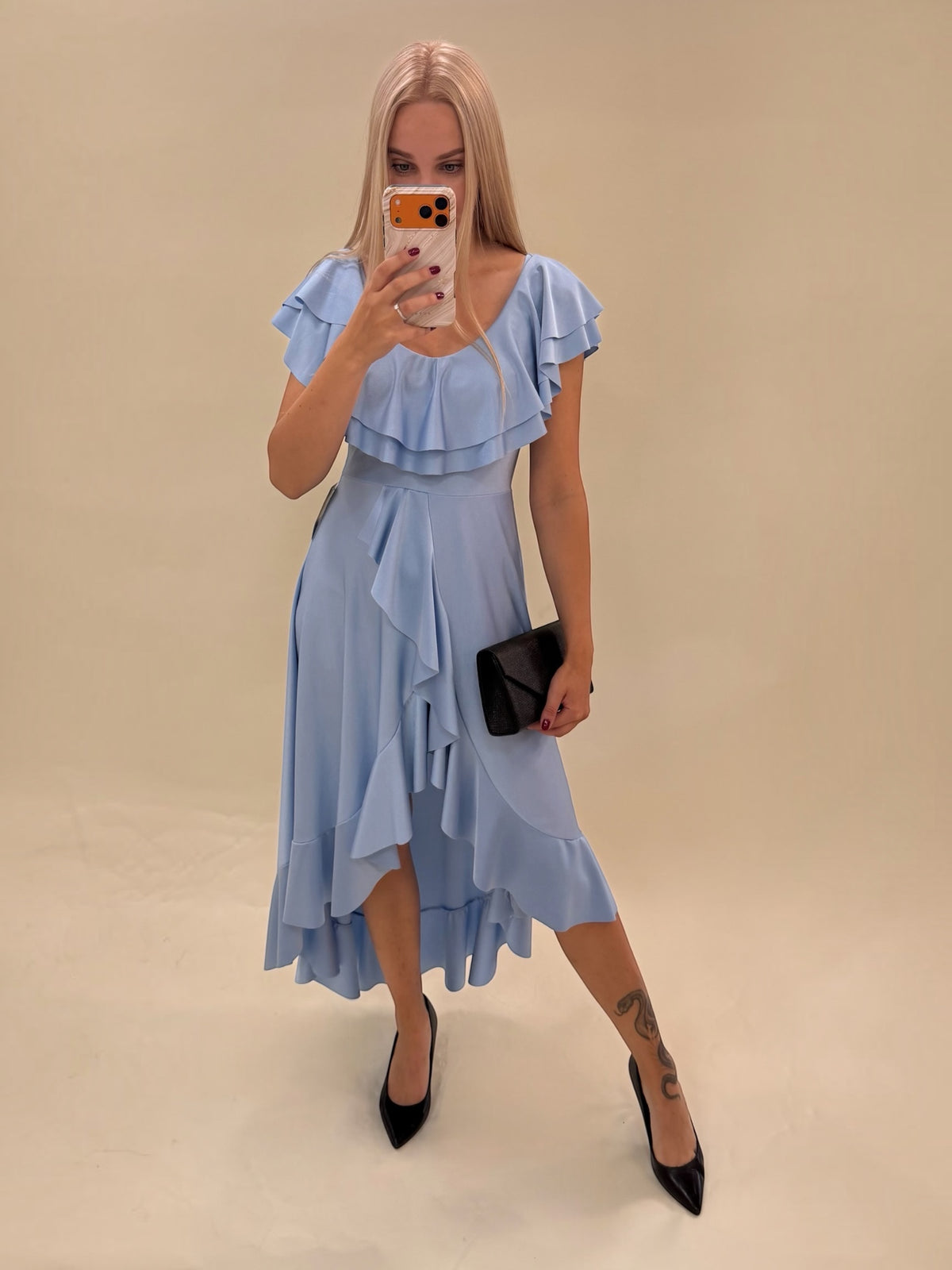 Mėlyna elegantiška suknelė