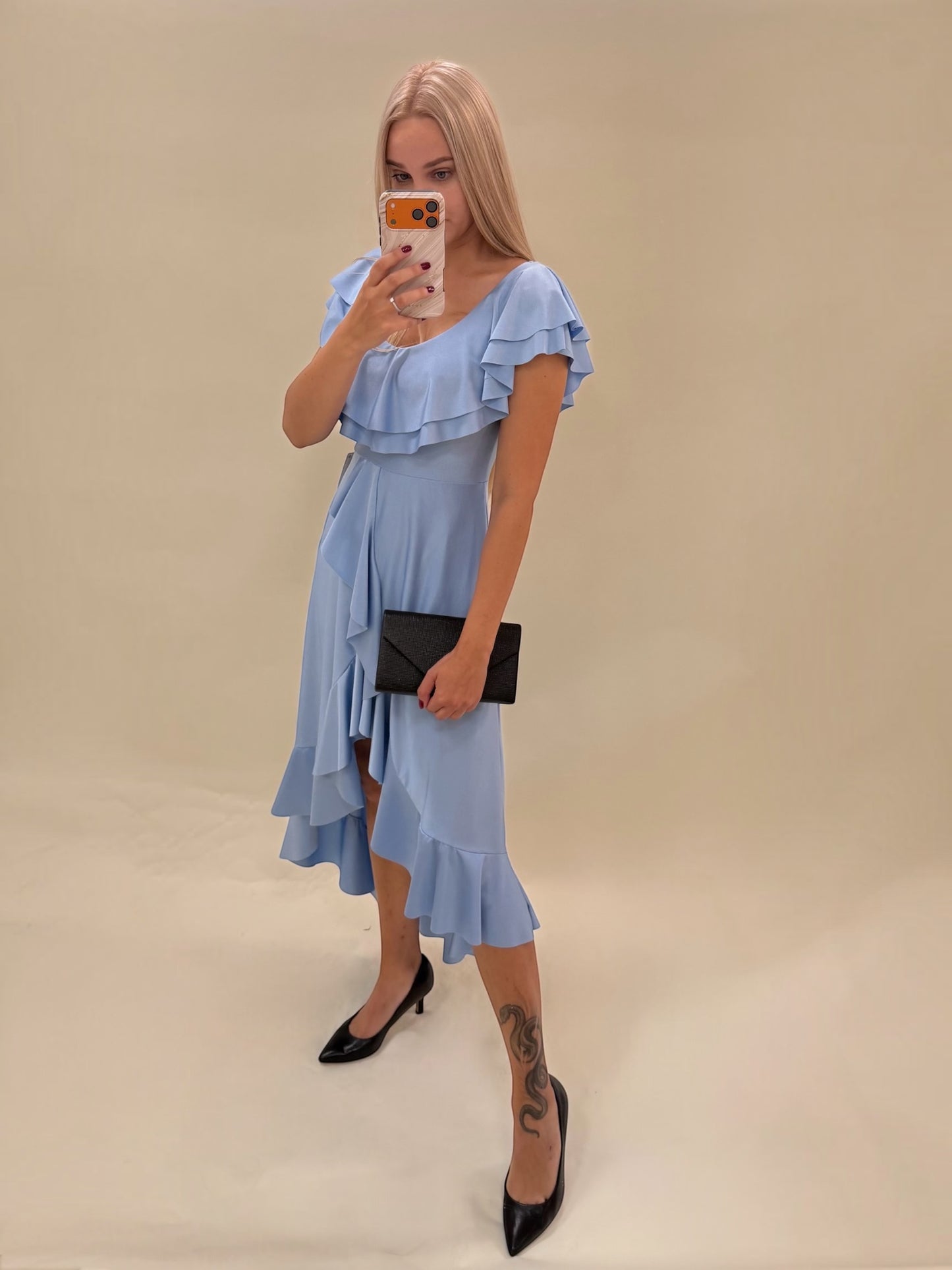Mėlyna elegantiška suknelė