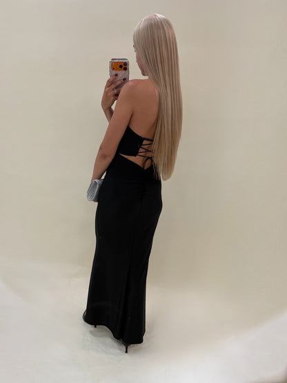 Juoda puošni suknelė