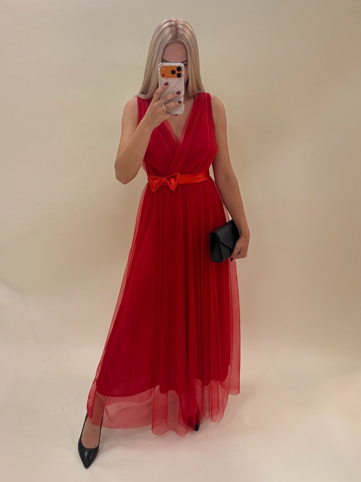 Raudona elegantiška suknelė
