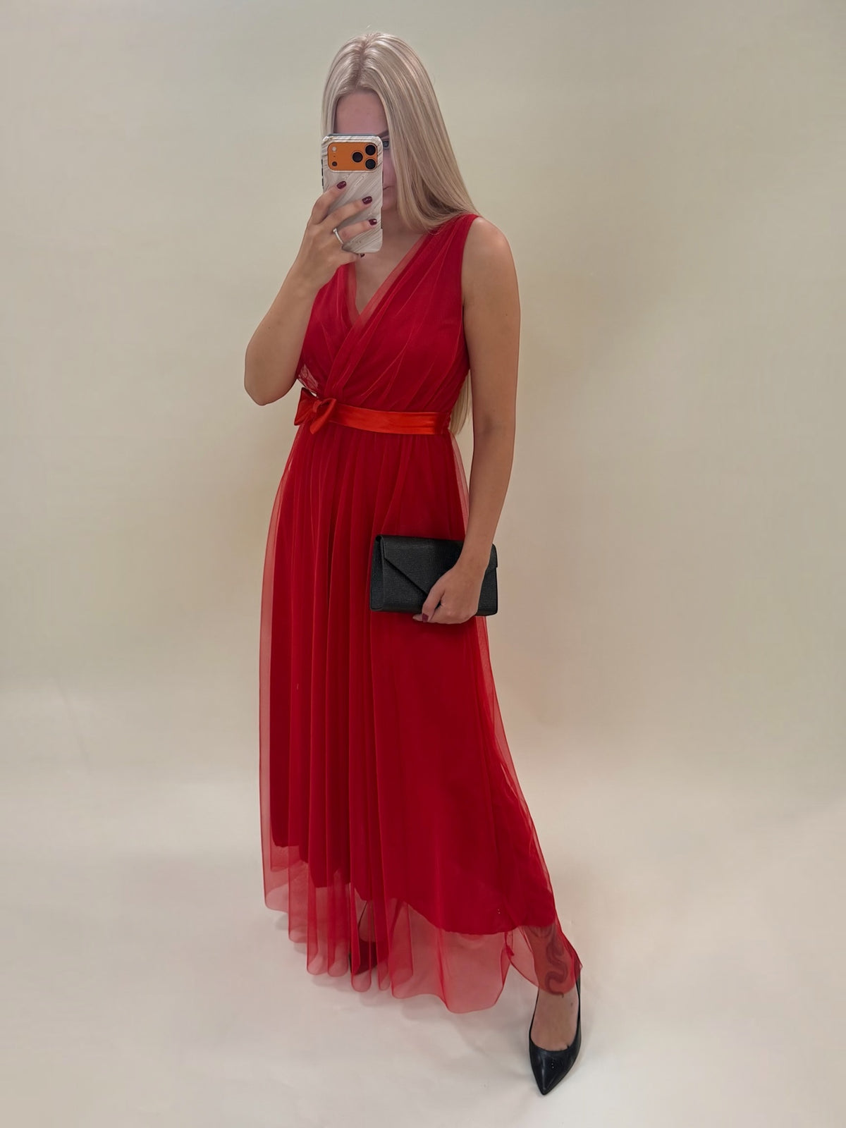 Raudona elegantiška suknelė