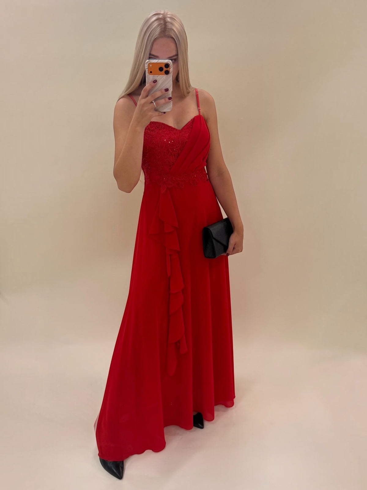 Raudona elegantiška suknelė