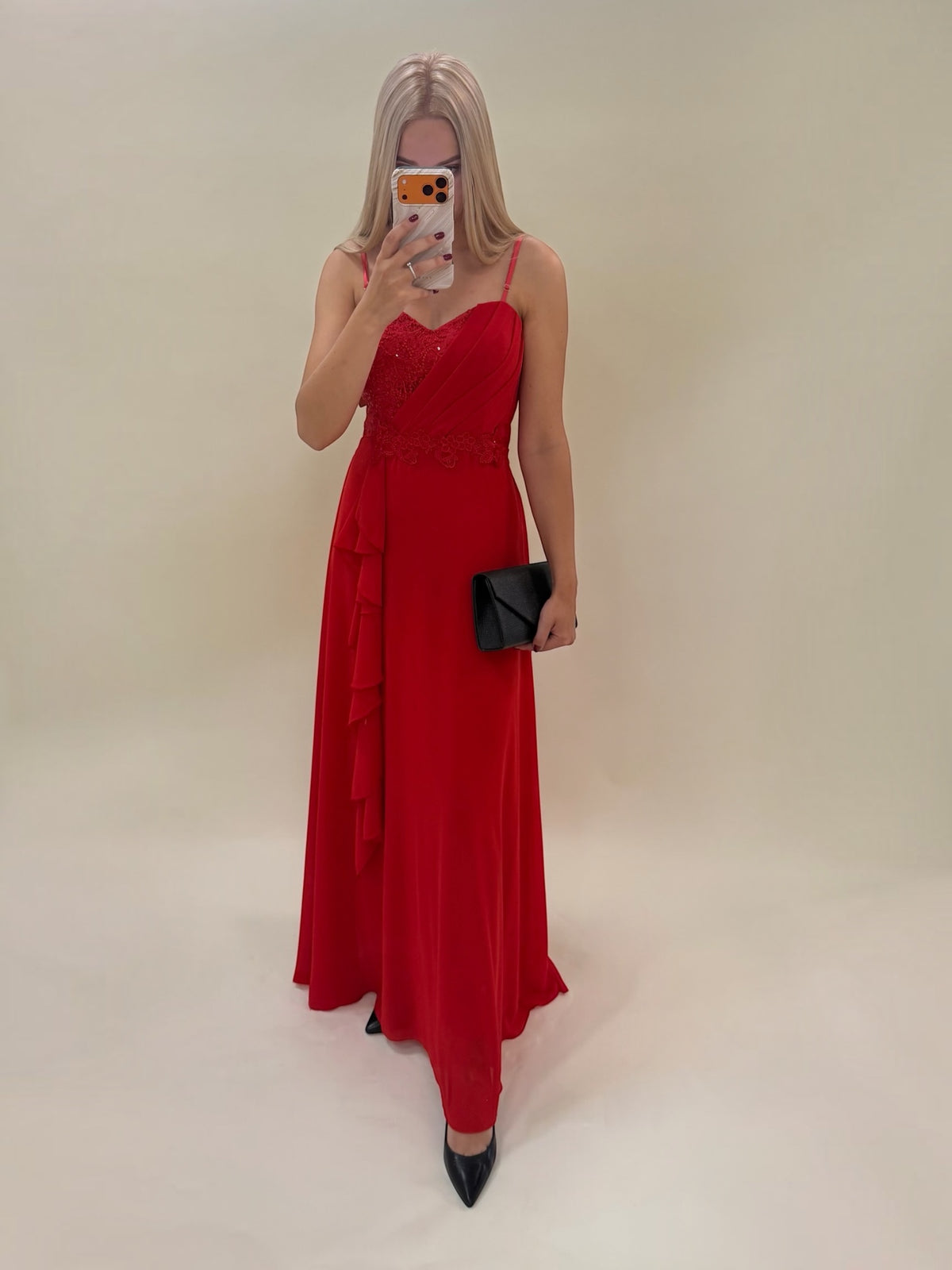 Raudona elegantiška suknelė