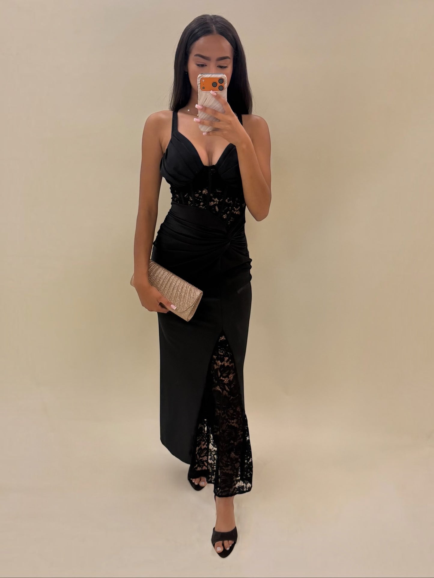 Juoda elegantiška suknelė