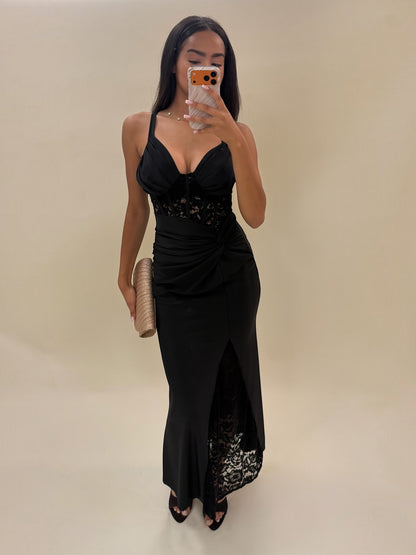 Juoda elegantiška suknelė