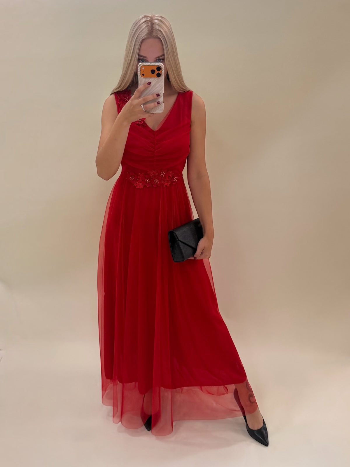 Raudona elegantiška suknelė