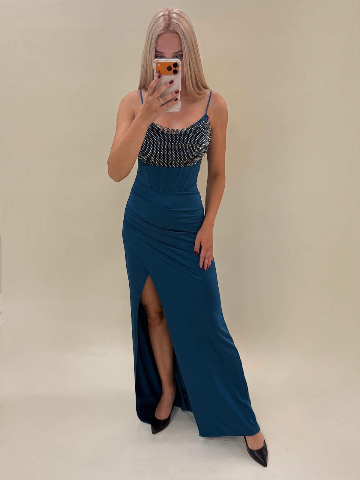 Mėlyna vakarinė suknelė