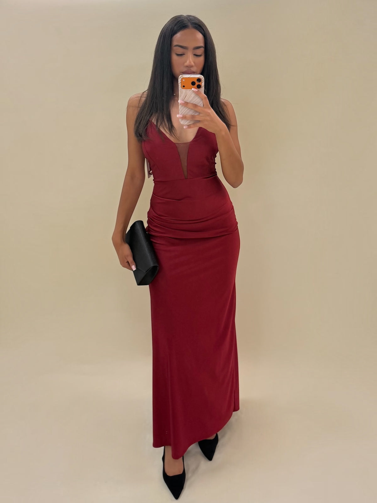 Bordo spalvos elegantiška suknelė