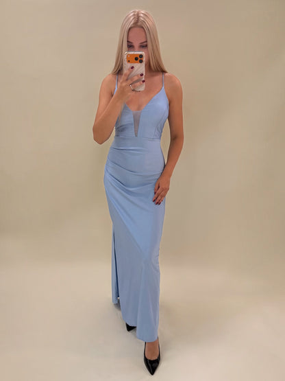 Šviesiai mėlyna elegantiška suknelė