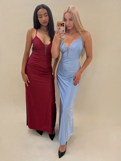 Šviesiai mėlyna elegantiška suknelė