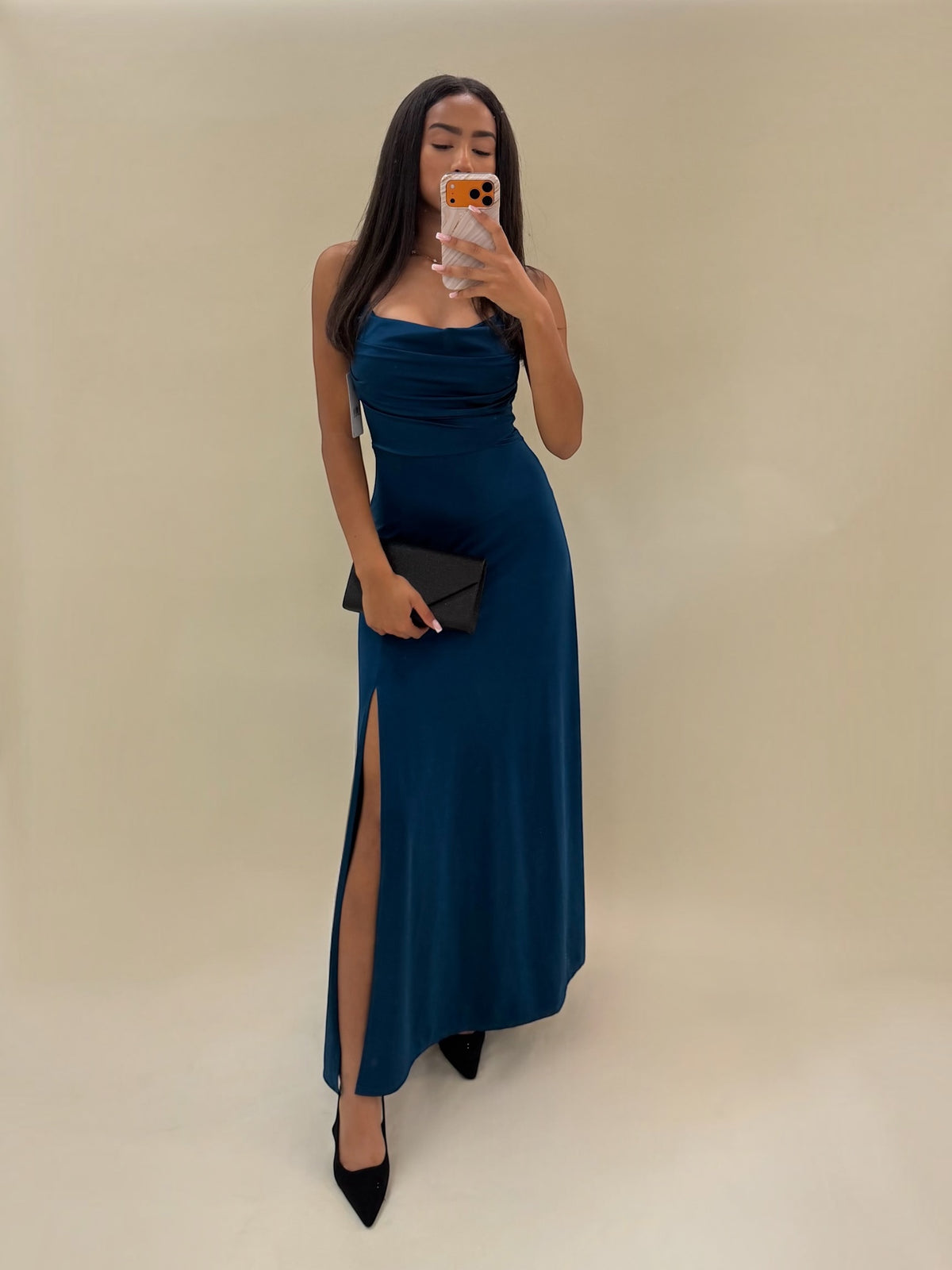 Elegantiška tamsiai mėlyna maxi ilgio suknelė