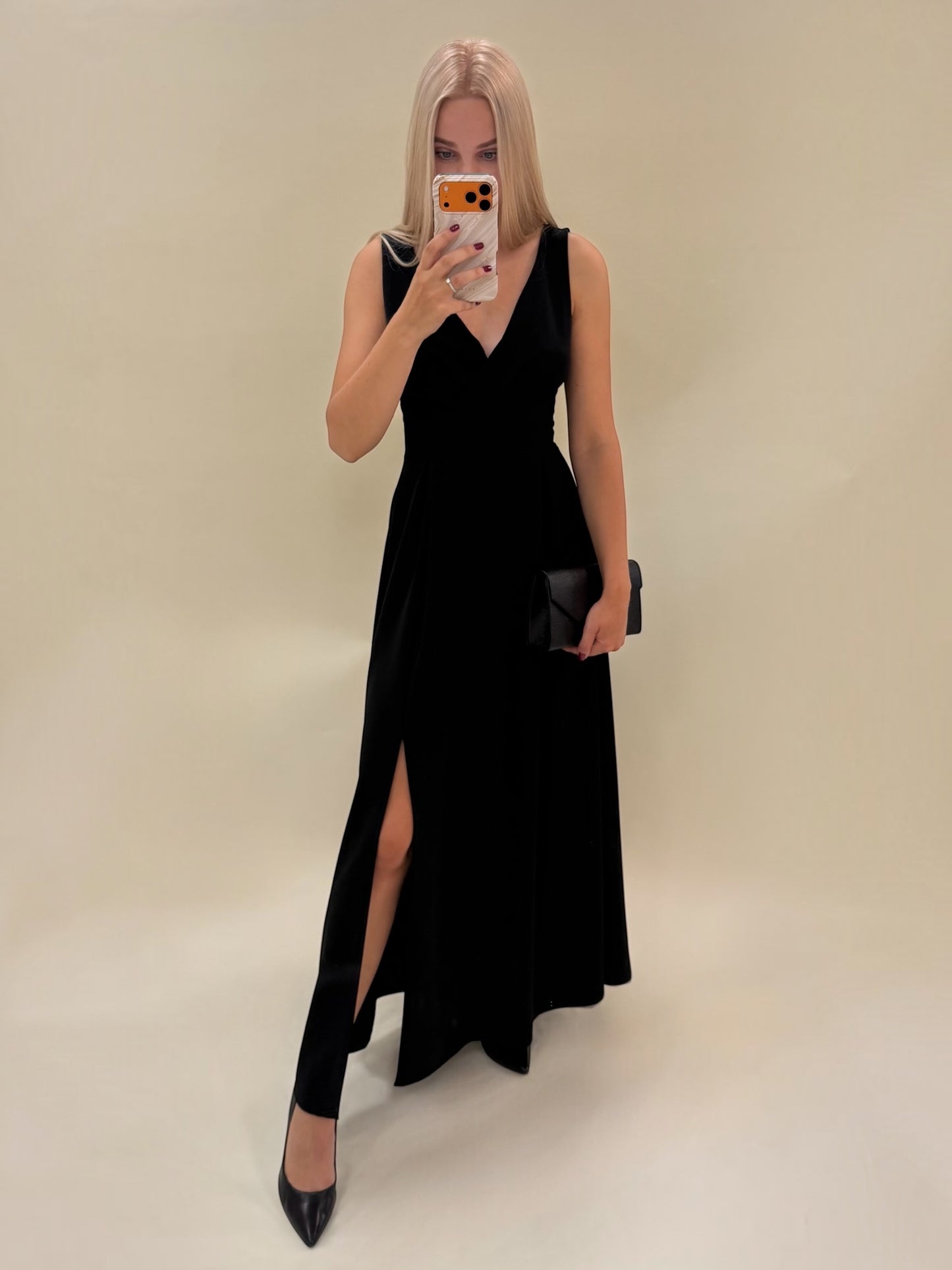 Elegantiška juodos spalvos suknelė
