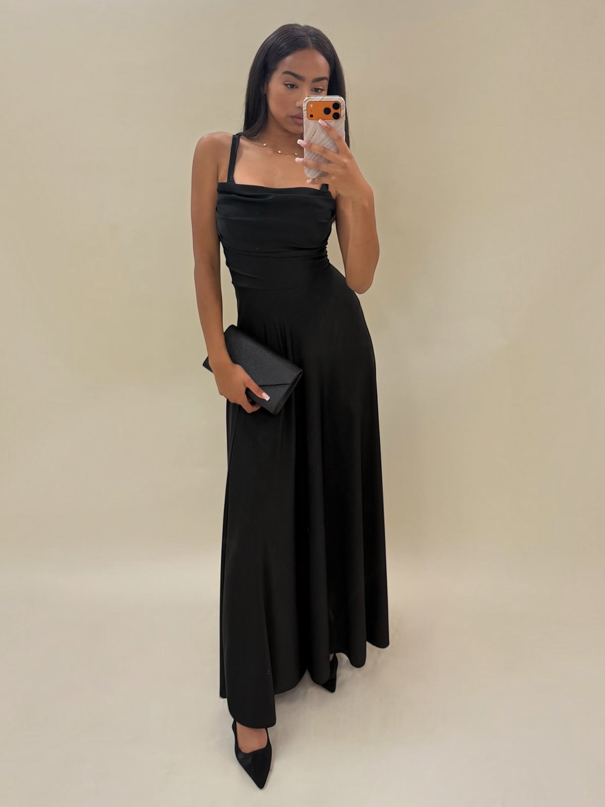 Elegantiška juoda maxi ilgio suknelė