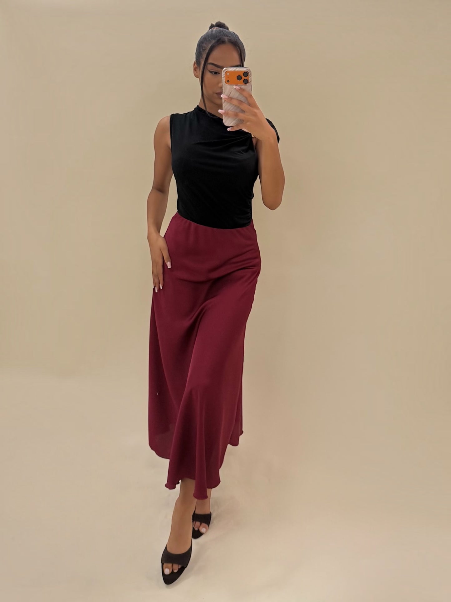 Elegantiškas bordo spalvos midi sijonas