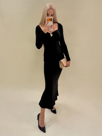 Juoda elegantiška suknelė