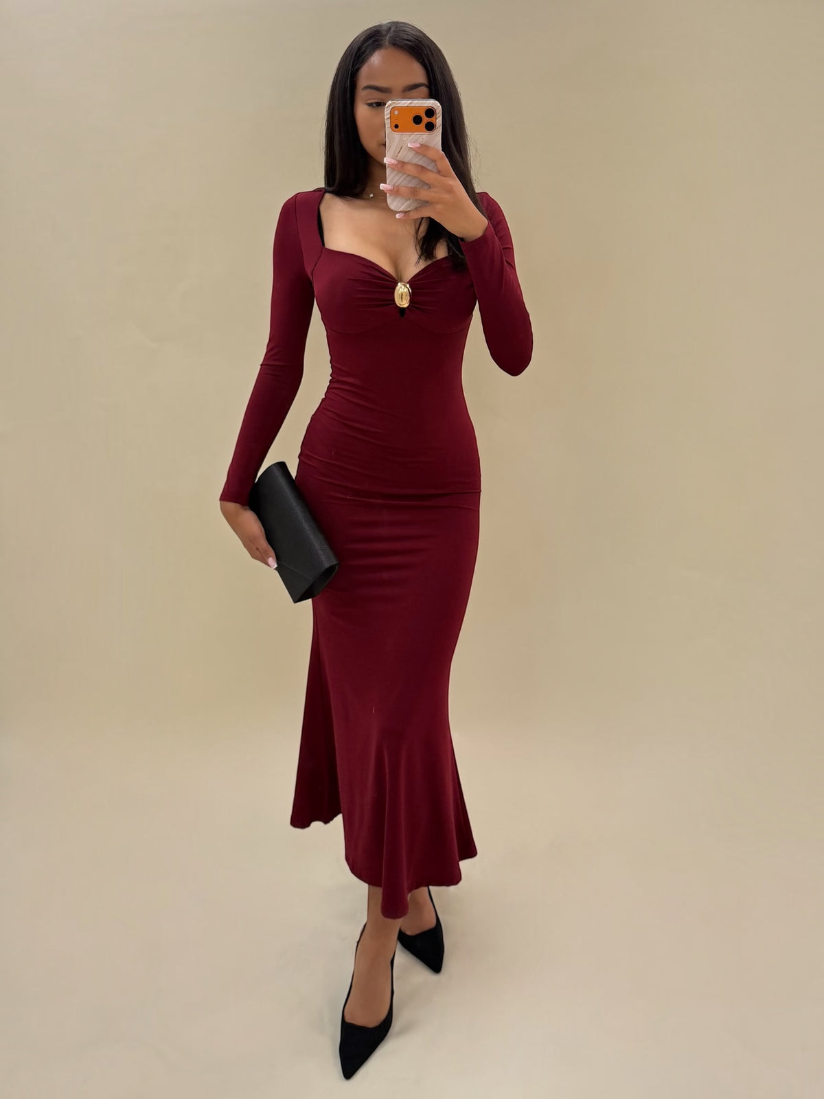 Bordo spalvos elegantiška suknelė