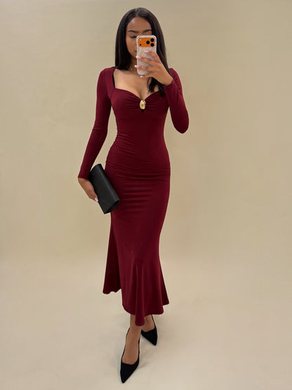 Bordo spalvos elegantiška suknelė