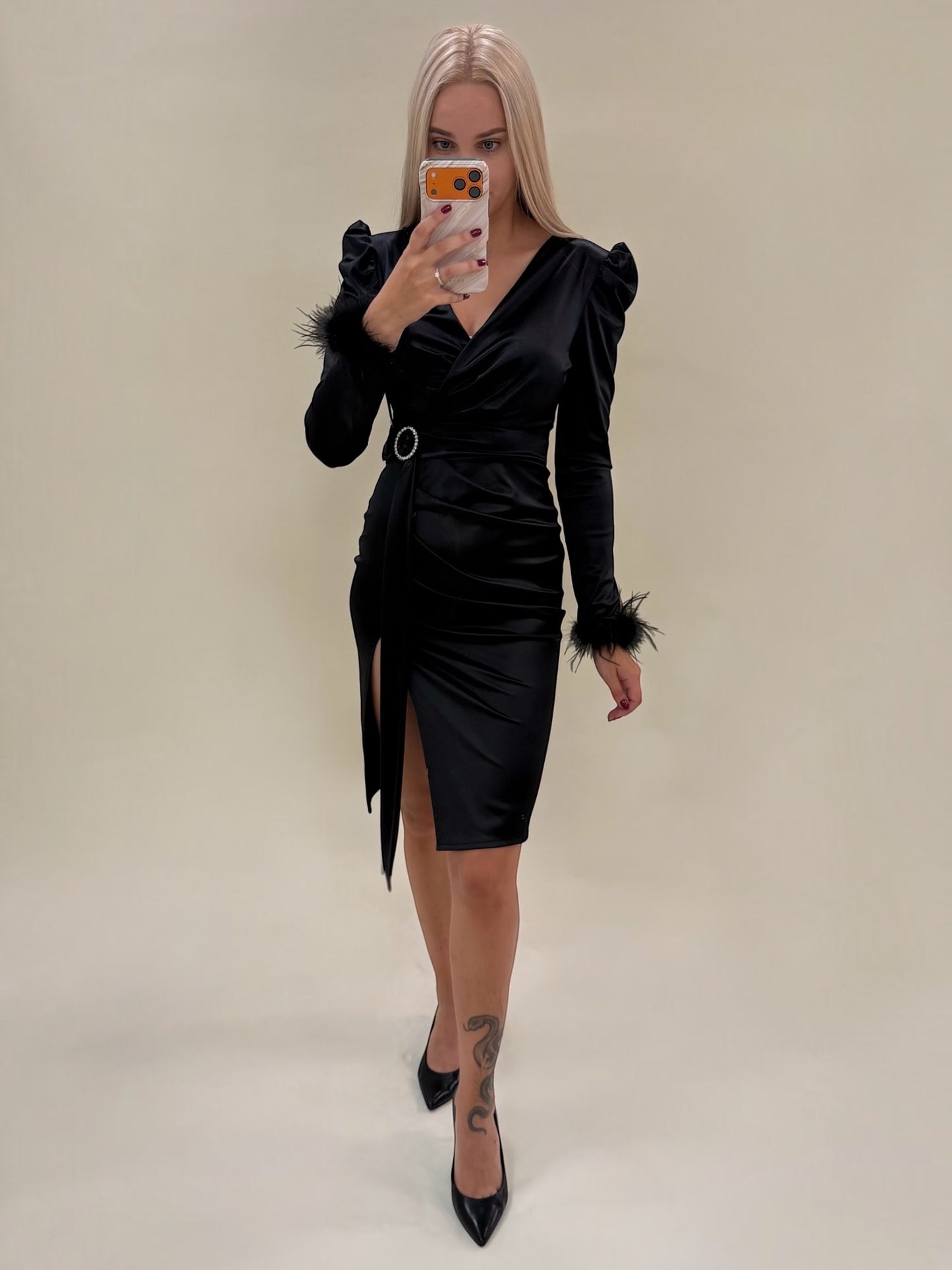 Elegantiška juoda vakarinė suknelė