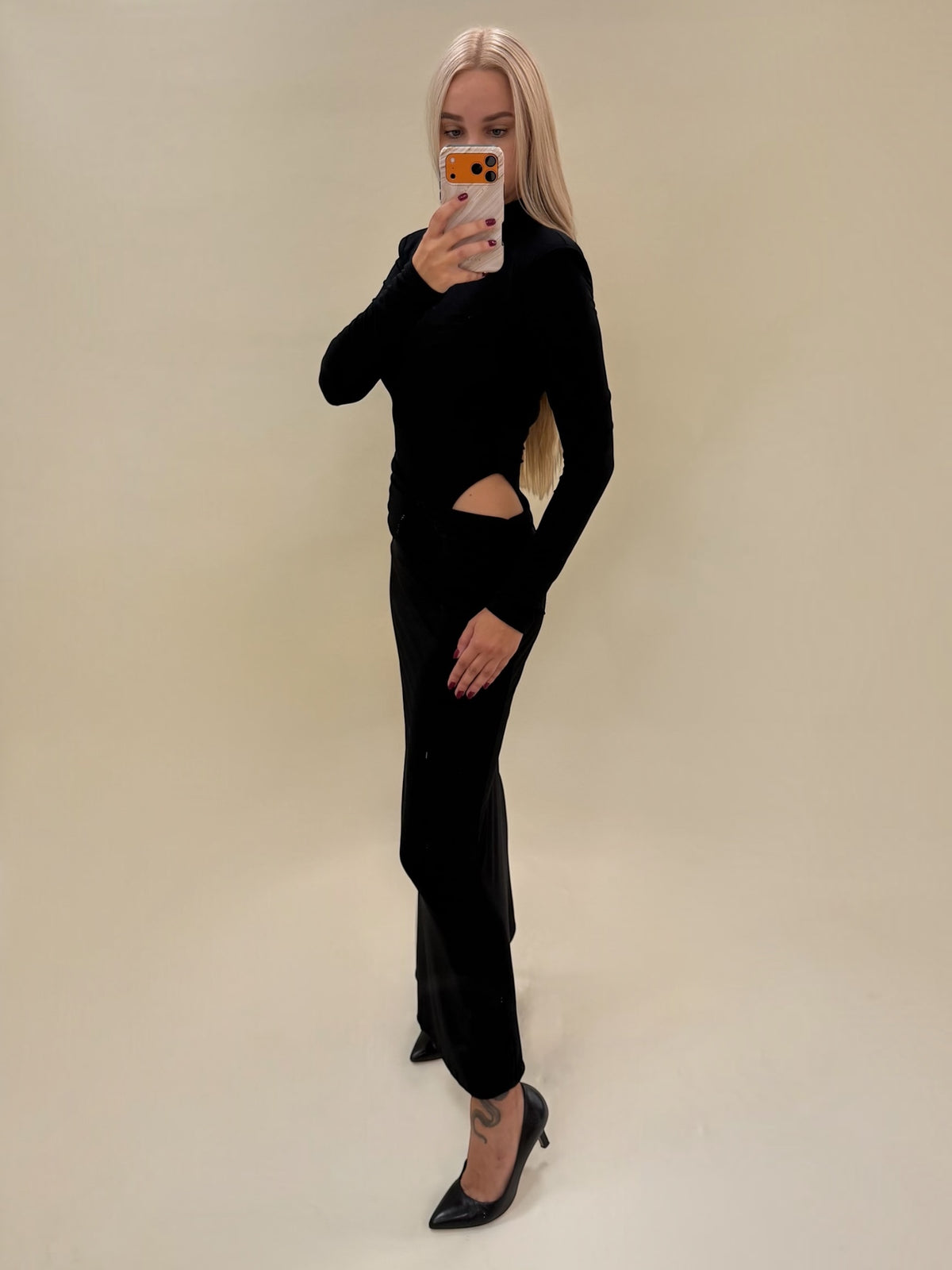 Elegantiška juoda ilga suknelė