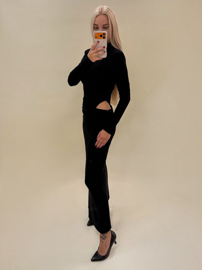 Elegantiška juoda ilga suknelė