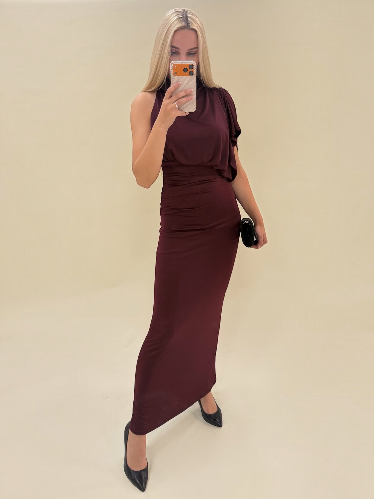 Elegantiška bordo spalvos maxi suknelė