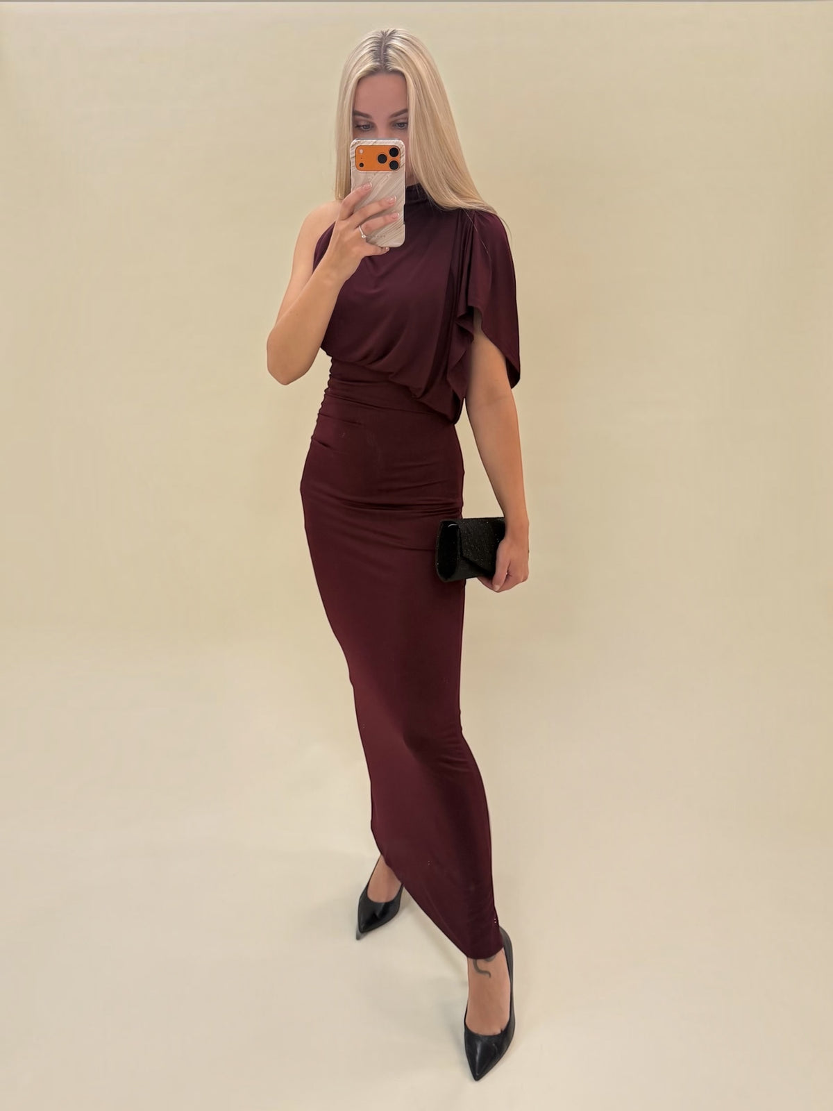 Elegantiška bordo spalvos maxi suknelė
