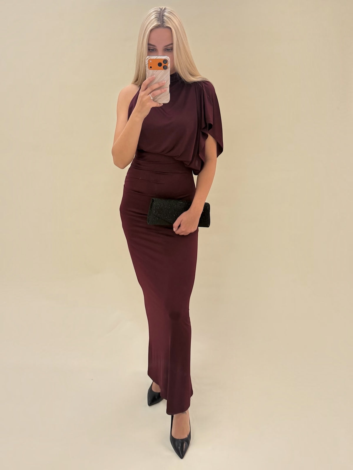 Elegantiška bordo spalvos maxi suknelė
